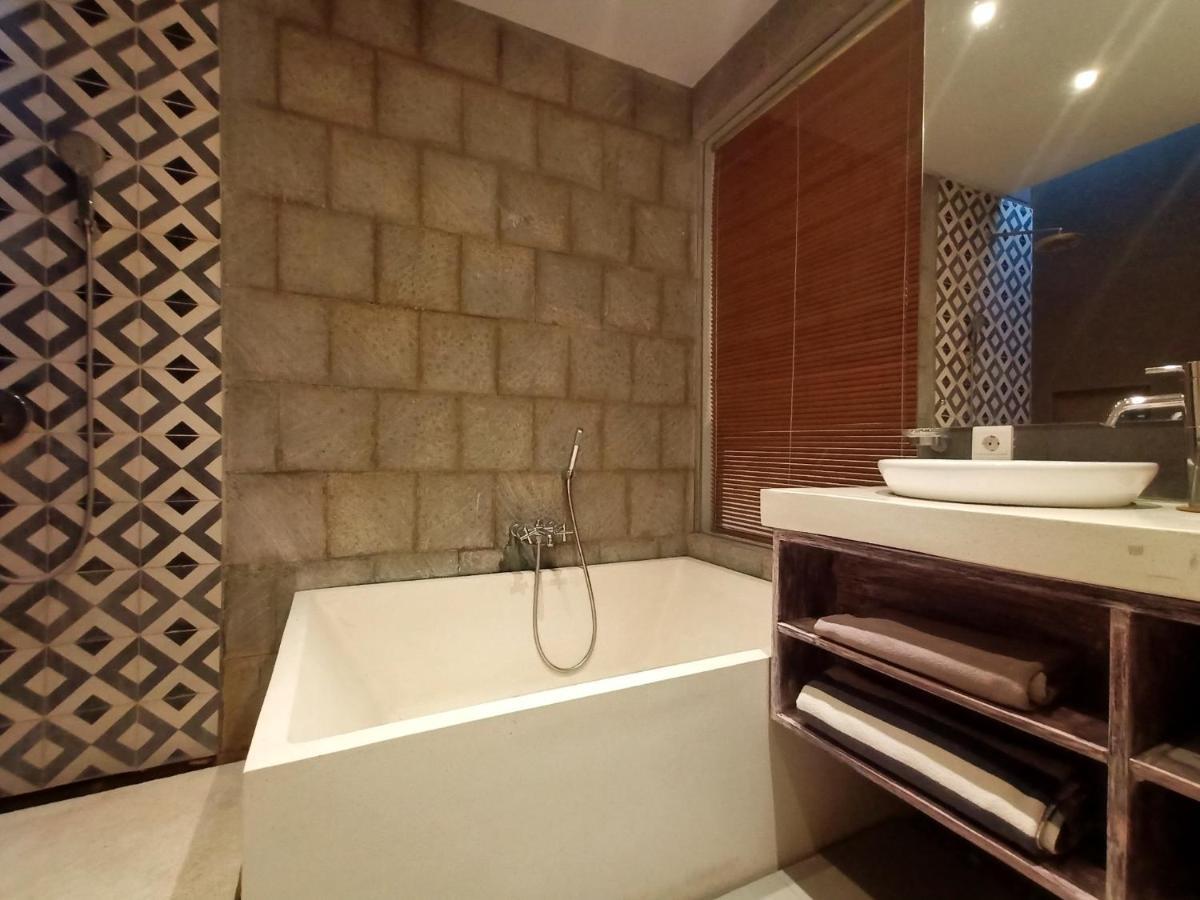The Avani Villas Kuta Lombok Exteriör bild