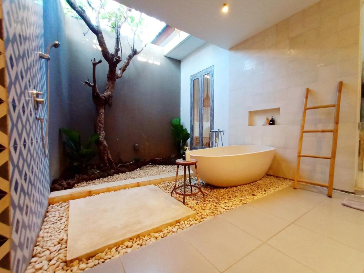 The Avani Villas Kuta Lombok Exteriör bild